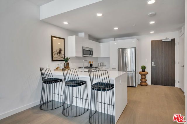 2801 Sunset Place 655, Los Angeles, CA 90005