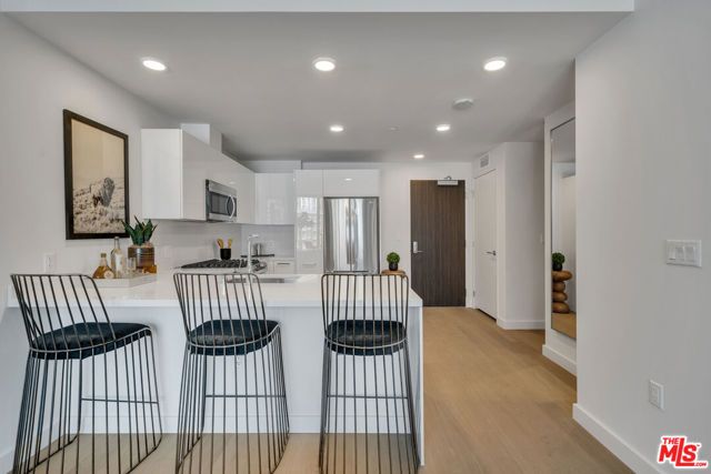 2801 Sunset Place 655, Los Angeles, CA 90005
