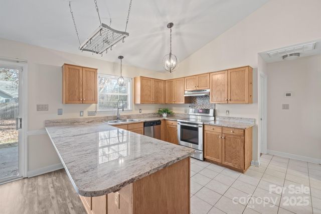 172 Valleybrook Drive, Denver, NC 28037