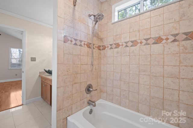 172 Valleybrook Drive, Denver, NC 28037