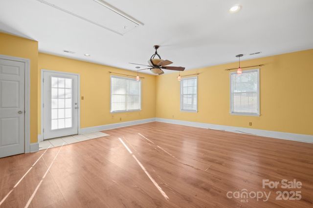 172 Valleybrook Drive, Denver, NC 28037