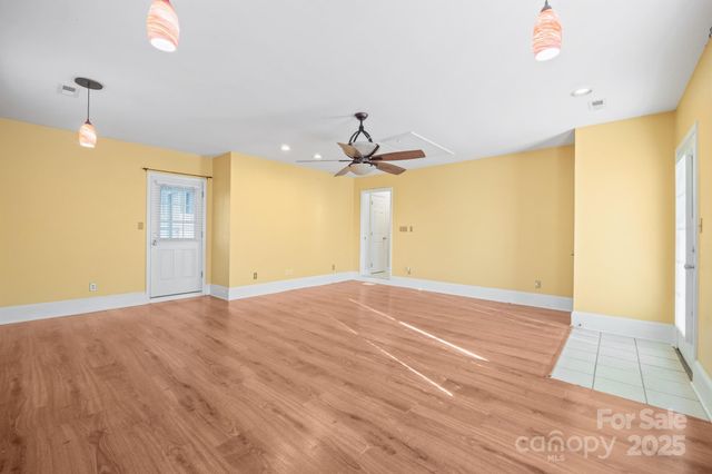 172 Valleybrook Drive, Denver, NC 28037