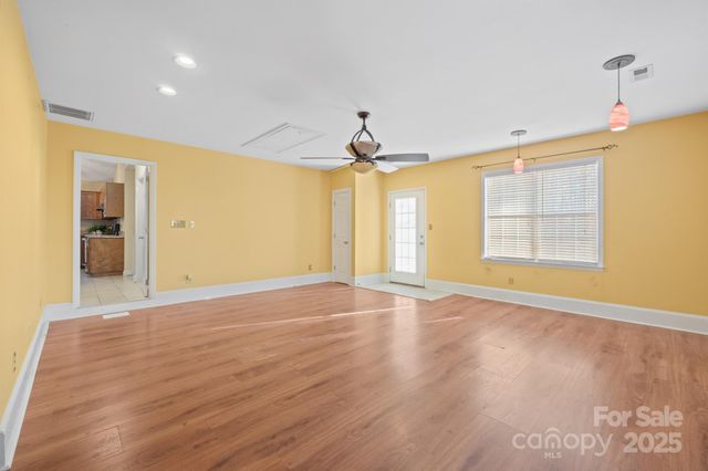 172 Valleybrook Drive, Denver, NC 28037