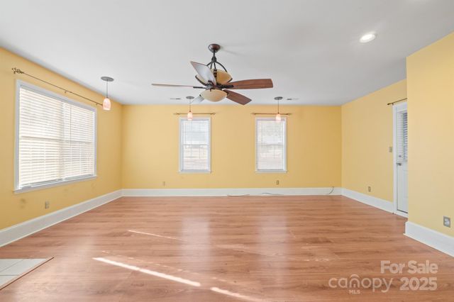 172 Valleybrook Drive, Denver, NC 28037