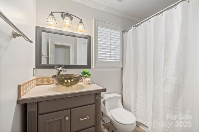 172 Valleybrook Drive, Denver, NC 28037