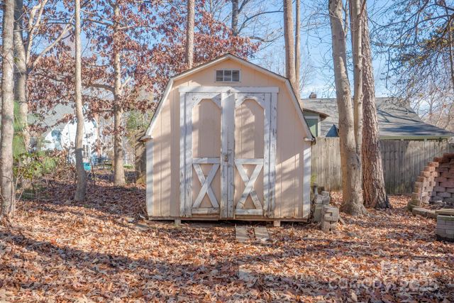 172 Valleybrook Drive, Denver, NC 28037