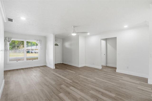 210 E SUGARLAND CIR, Clewiston, FL 33440