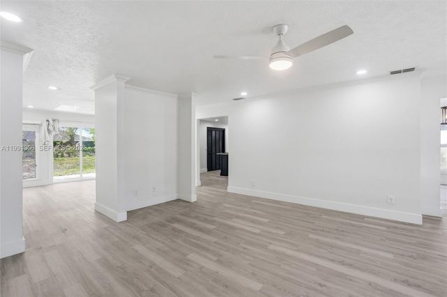 210 E SUGARLAND CIR, Clewiston, FL 33440