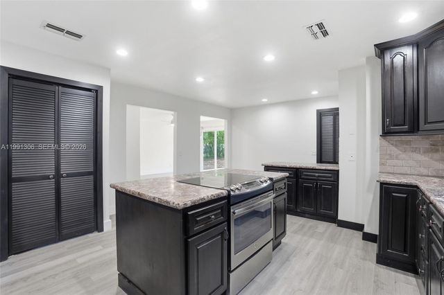 210 E SUGARLAND CIR, Clewiston, FL 33440