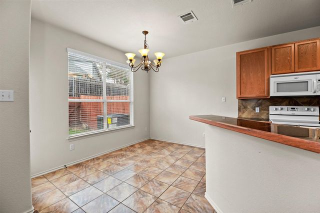 2410 Great Oaks DR 202, Round Rock, TX 78681