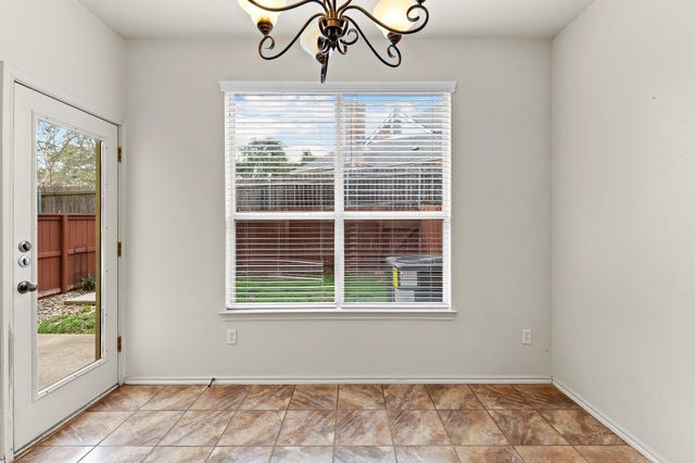 2410 Great Oaks DR 202, Round Rock, TX 78681