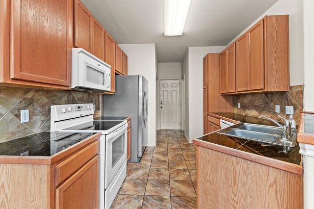 2410 Great Oaks DR 202, Round Rock, TX 78681