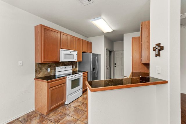 2410 Great Oaks DR 202, Round Rock, TX 78681