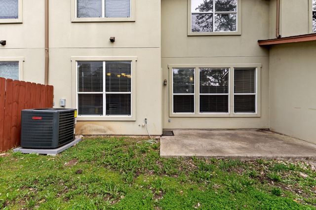 2410 Great Oaks DR 202, Round Rock, TX 78681