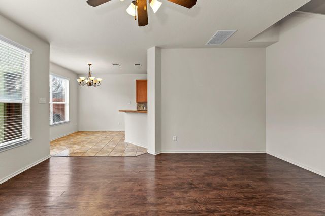 2410 Great Oaks DR 202, Round Rock, TX 78681