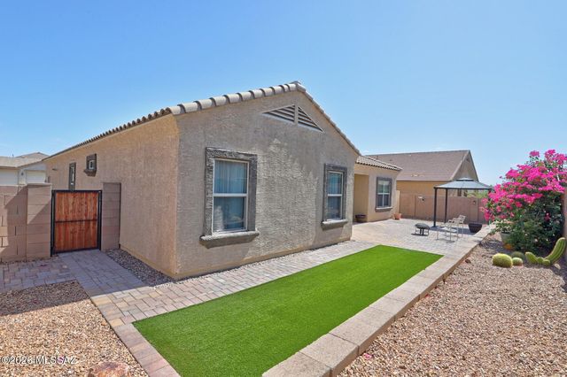 1085 W Valley Meadow Lane, Sahuarita, AZ 85629