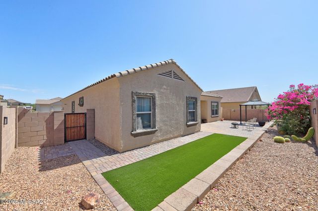1085 W Valley Meadow Lane, Sahuarita, AZ 85629