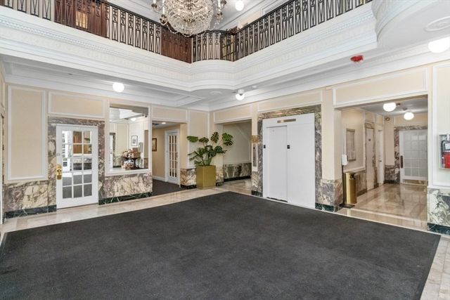 466 Commonwealth Ave 205, Boston, MA 02215