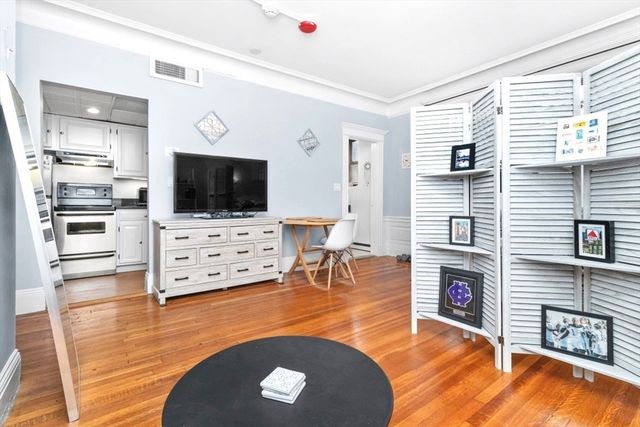 466 Commonwealth Ave 205, Boston, MA 02215