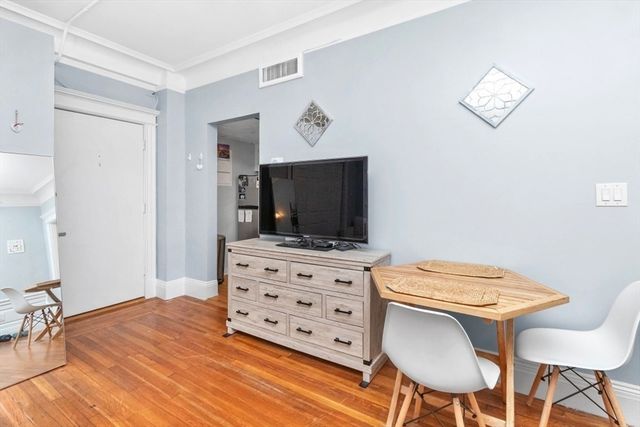 466 Commonwealth Ave 205, Boston, MA 02215