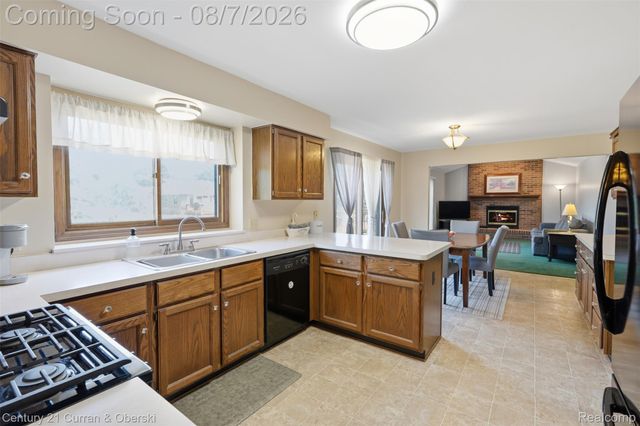19176 Fairlane Court, Livonia, MI 48152
