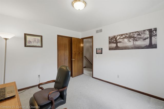 19176 Fairlane Court, Livonia, MI 48152