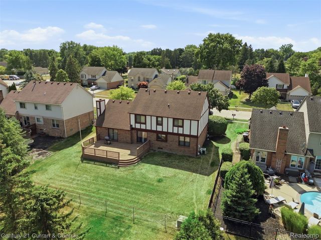 19176 Fairlane Court, Livonia, MI 48152