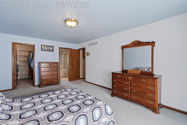 19176 Fairlane Court, Livonia, MI 48152
