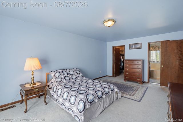 19176 Fairlane Court, Livonia, MI 48152