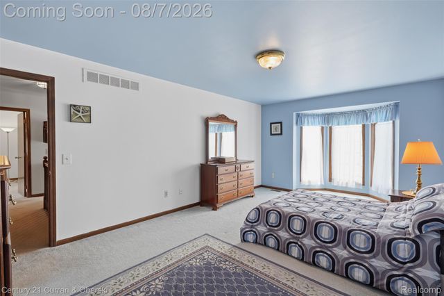 19176 Fairlane Court, Livonia, MI 48152