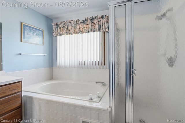 19176 Fairlane Court, Livonia, MI 48152