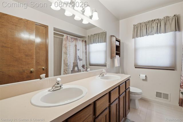 19176 Fairlane Court, Livonia, MI 48152