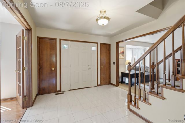 19176 Fairlane Court, Livonia, MI 48152