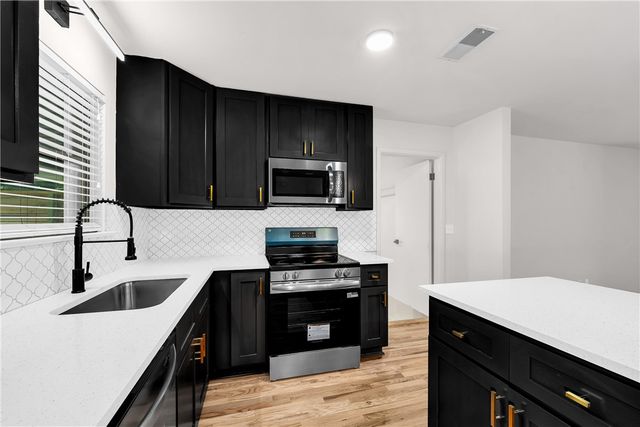 1414 S West Avenue, Fayetteville, AR 72701
