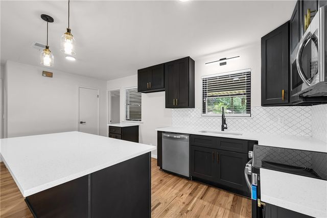 1414 S West Avenue, Fayetteville, AR 72701