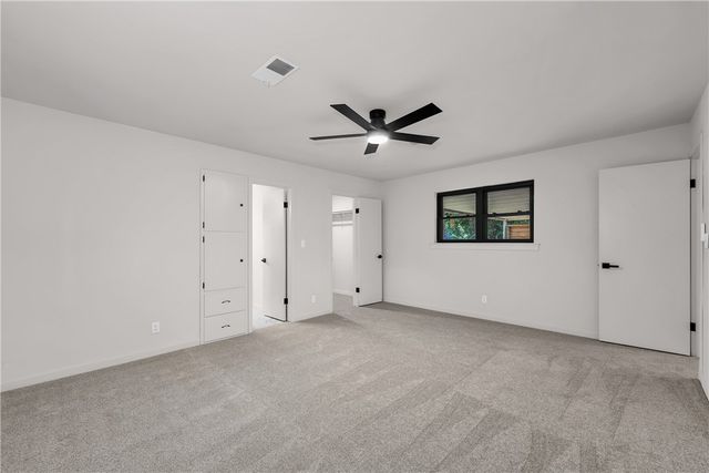 1414 S West Avenue, Fayetteville, AR 72701
