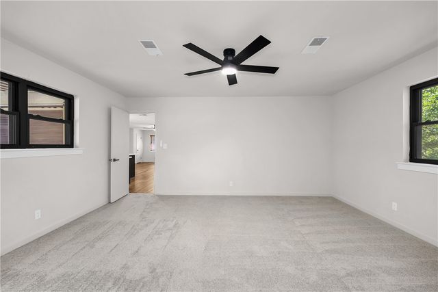 1414 S West Avenue, Fayetteville, AR 72701