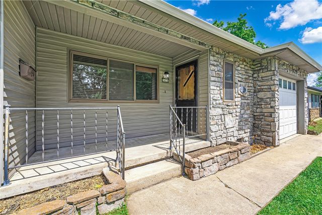 1414 S West Avenue, Fayetteville, AR 72701