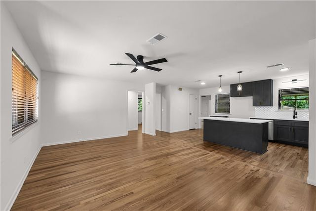 1414 S West Avenue, Fayetteville, AR 72701