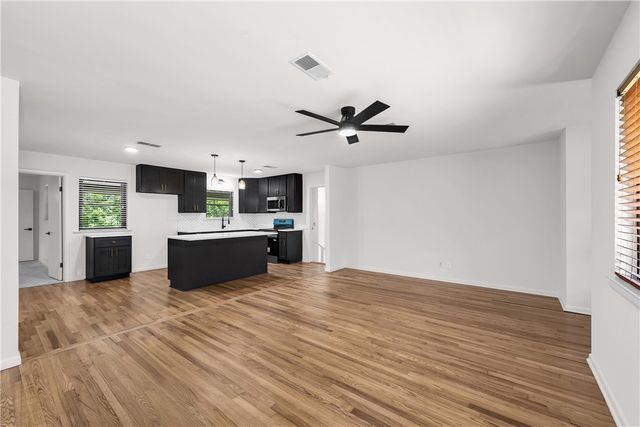 1414 S West Avenue, Fayetteville, AR 72701