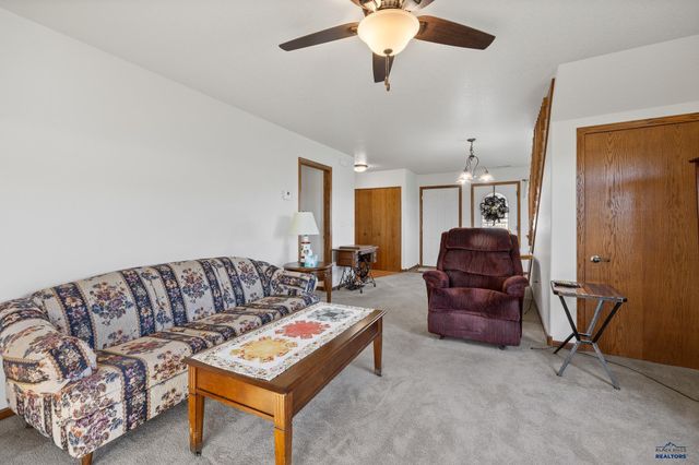 10010 BELLINGHAM DR, Summerset, SD 57718