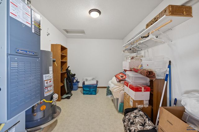 10010 BELLINGHAM DR, Summerset, SD 57718