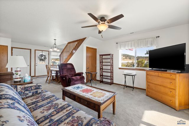 10010 BELLINGHAM DR, Summerset, SD 57718