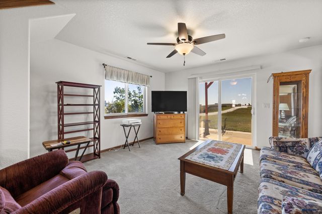 10010 BELLINGHAM DR, Summerset, SD 57718