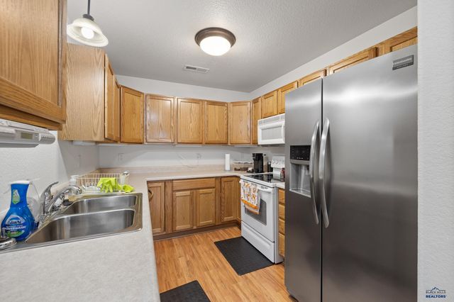 10010 BELLINGHAM DR, Summerset, SD 57718