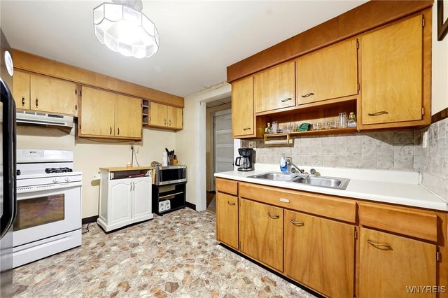 86 Kingston Place, Buffalo, NY 14210