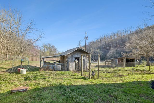 852 Highway 100, W, Centerville, TN 37033