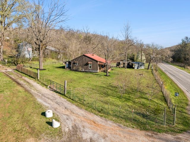 852 Highway 100, W, Centerville, TN 37033