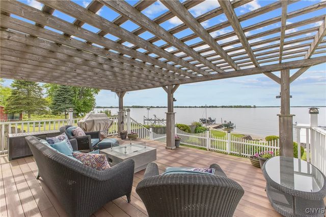 6591 Lakeshore Road, Cicero, NY 13039