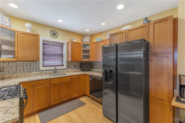 6591 Lakeshore Road, Cicero, NY 13039